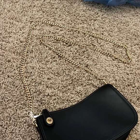 SOLD.          Coach boutique Swinger 20 genuine glovetan Italian leather - Picture 2 of 15